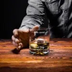 s5___whisky-facet-chwyta-szlanke-napisy-4.jpg 588108992389b8dd38f3d206f94bd33f